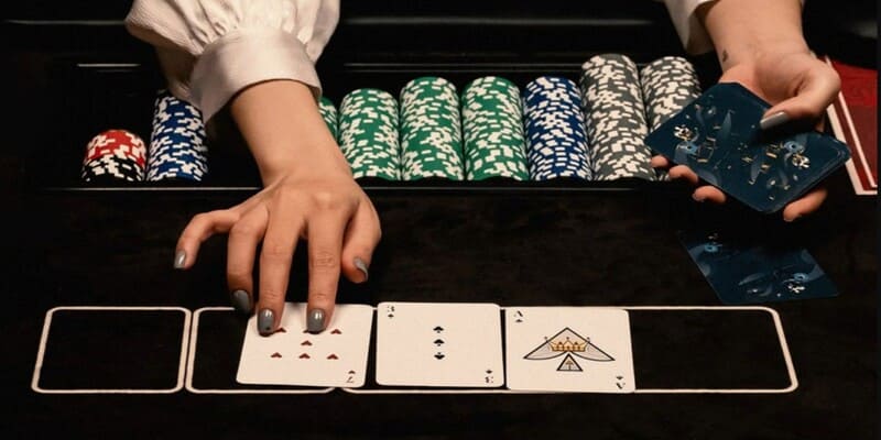 Đánh bài Poker đấu trí cực hay tại casino 33Win